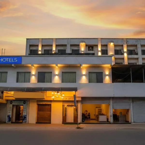 FabHotel Devanshi Inn，位于Kalamboli的酒店