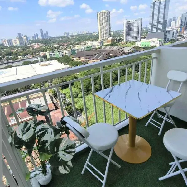 City View with Balcony at Kasara Residences C5 Pasig,位于马尼拉的酒店