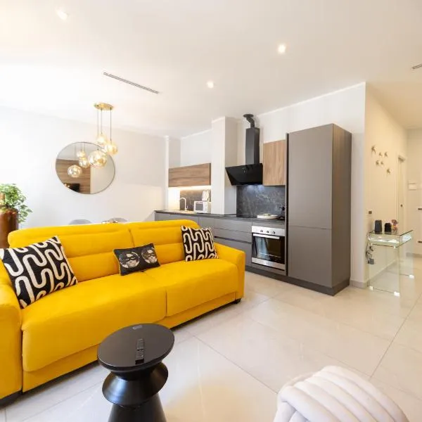 Home Manu Luxury Como Lake，位于科莫的酒店