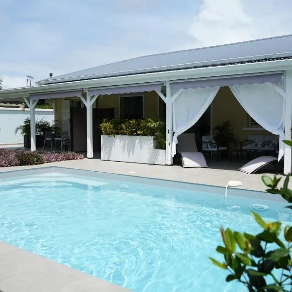 Villa Créoléna - Chambres d'hôtes avec piscine - option kitchenette - proche plage - calme absolu - Nord Grande-Terre，位于Anse-Bertrand的酒店