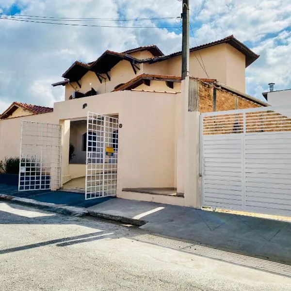 Casa Família Silva próximo ao Santuário Nacional，位于阿帕雷西达的酒店