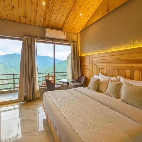 Edge Resort & Hotel - Rooftop Restro! Terrace! Mountain View!，位于穆索里的酒店