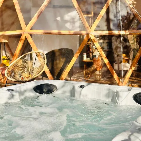 La bulle d'Ostara，位于Saint-Georges-Montcocq的酒店