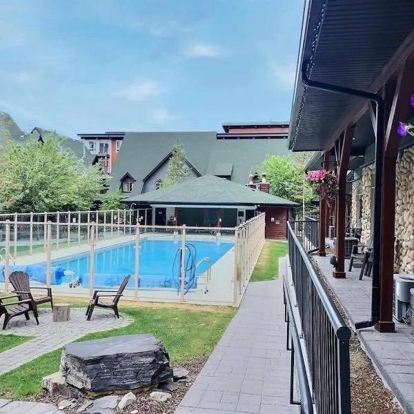 Marvellous Poolside Chalet - Pool & Hot Tub - Pets，位于坎莫尔的酒店