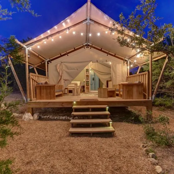 Glamping Getaway on Winery in Hill Country，位于约翰逊城的酒店