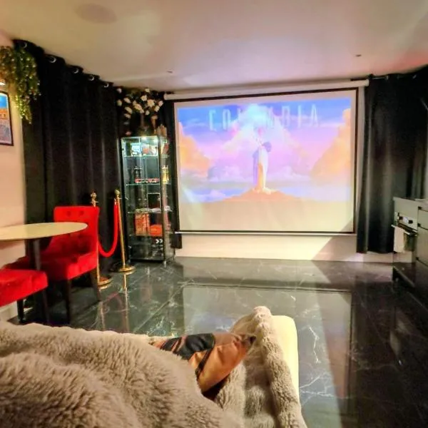 DRoom-Sauna Balneo & Cinema à Menton jusqu'à 4 invités，位于芒通的酒店