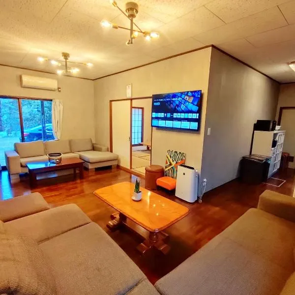 ビーチ コンビニ 温泉徒歩4分以内 BBQ無料 12人OK 5LDK戸建貸切宿 White sun villa，位于白子的酒店