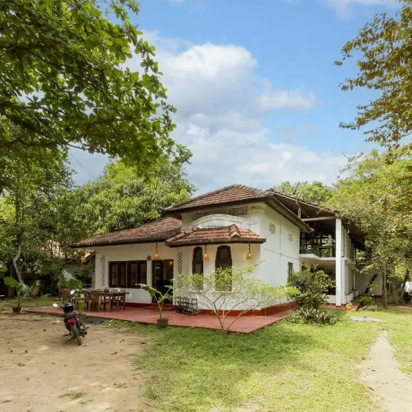 Siri Medura Surf and Yoga，位于米迪加马东的酒店