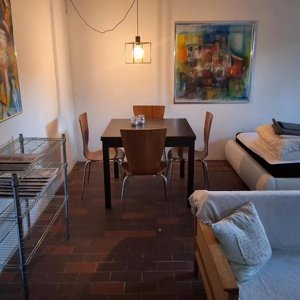Lille bolig med egen indgang，位于霍尔特的酒店