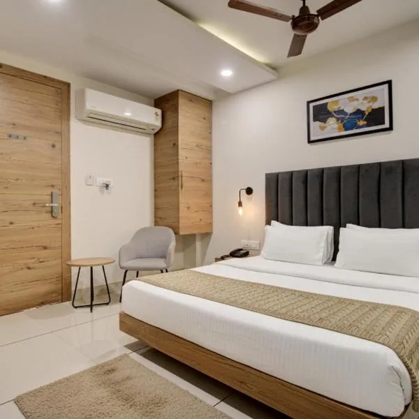 Hotel Sukoon By Manjeet Near Bhopal Railway Station，位于博帕尔的酒店