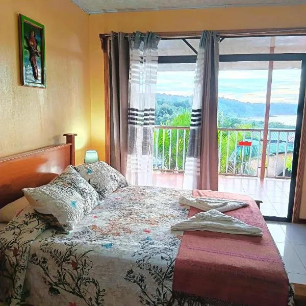 Villa Manolo Lodge, Ocean and Forest View，位于德雷克的酒店