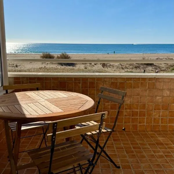Apartamento precioso en primera línea de mar，位于Les Botigues de Sitges 的酒店