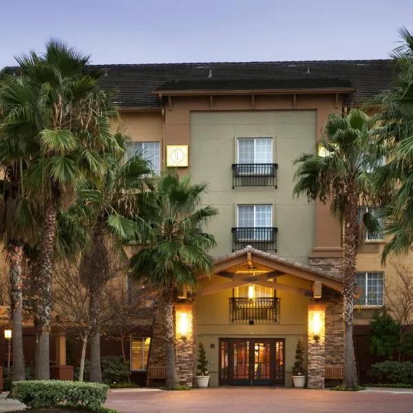 福尔瑟姆拉克斯珀全套房酒店，位于Rancho Murieta的酒店