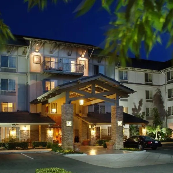 拉克斯普兰廷贝勒维全套房酒店 ，位于Antelope的酒店