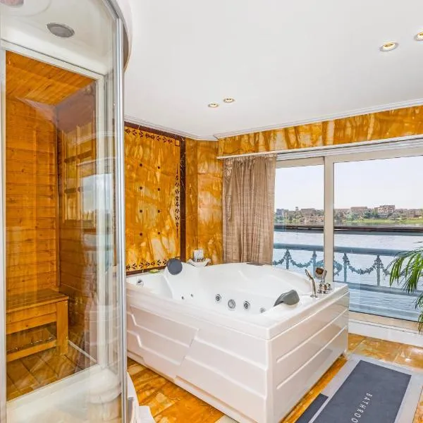 Sonesta St George Nile Cruise - Aswan to Luxor 3 Nights from Friday to Monday，位于阿斯旺的酒店