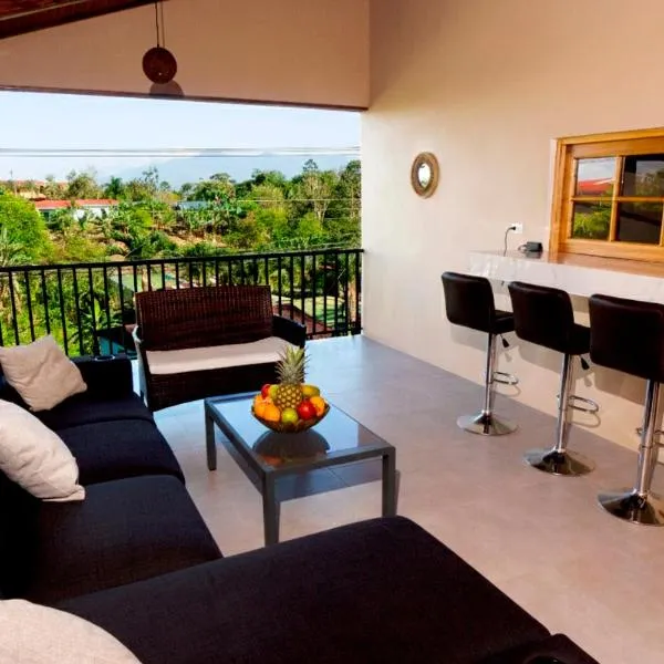 Blu House Nature & Tours，位于Chachagua的酒店