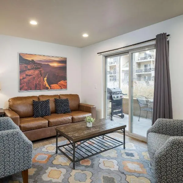 6D Moab RedCliff Condo Pet Friendly Pool and Hot Tub，位于摩押的酒店