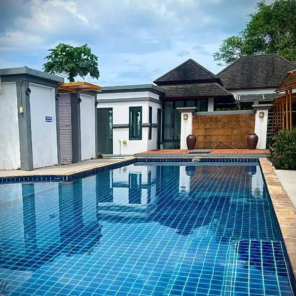 Casa Gris with Shared Pool，位于Ban Bo Han的酒店