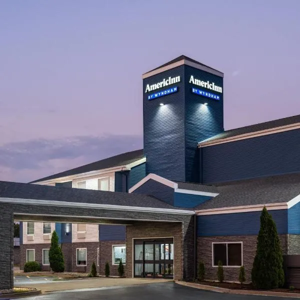 AmericInn by Wyndham Urbana Champaign University Area，位于尚佩恩的酒店