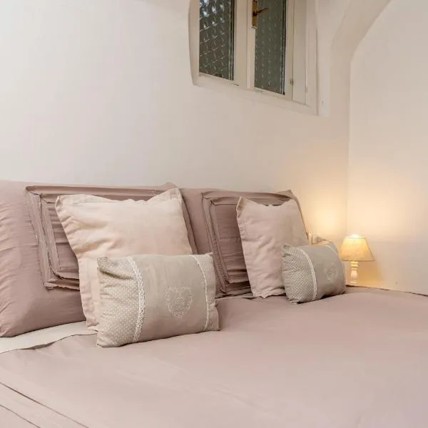 VACANZE VICINO ALLE PISTE - Vicino a Parcheggio e Centro Benessere - Parco Naturale Adamello Brenta - WI-FI & Netflix，位于卡德尔佐内的酒店