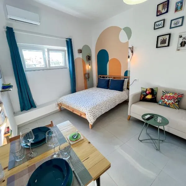 Blue Bergamote - Pop Culture Studio，位于埃尔莫波利斯的酒店