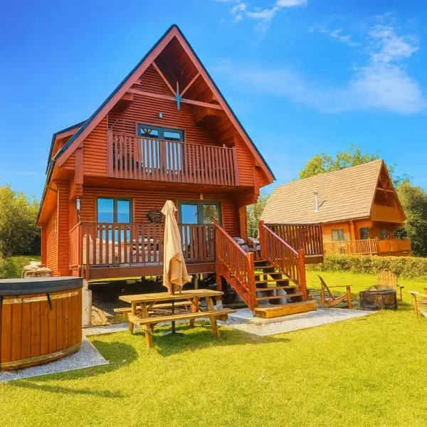 Luxury Waterfront Retreat I Private Sauna & Hot Tub，位于贝尔特比特的酒店