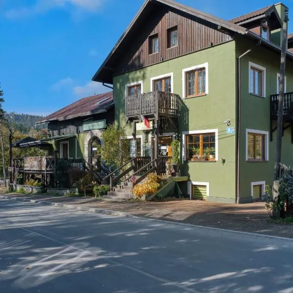 Zajazd Karłów Restauracja & Pokoje Gościnne，位于卡尔洛夫的酒店