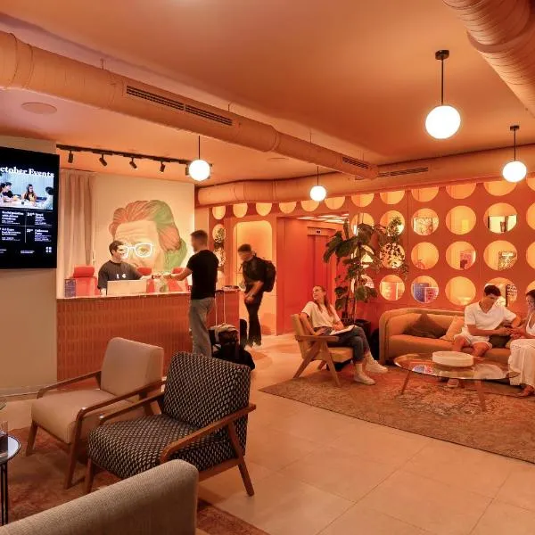 Coeo Hernan Ruiz Rooftop Pool Hostel，位于马拉加的酒店