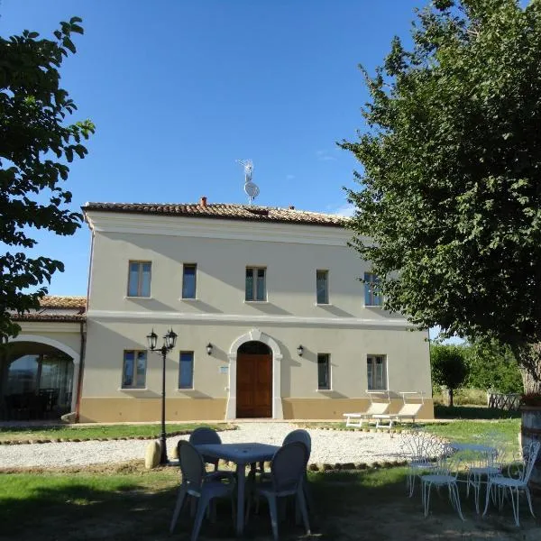 Villa Marietta Country House - Marche，位于SantʼIppolito的酒店