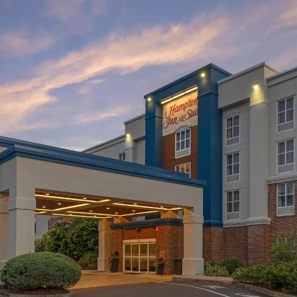 Hampton Inn & Suites by Hilton Plymouth，位于普里茅斯的酒店