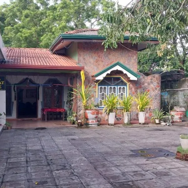 Suja Holiday Niche，位于波隆纳鲁沃的酒店