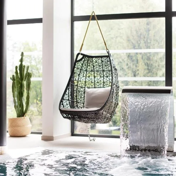 乐利斯铂尔格酒店，餐厅及Spa中心，位于沃恩-罗曼尼的酒店