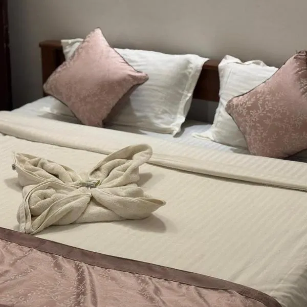 Le Royce Townhouse Villa - TIE，位于蓬蒂切里的酒店