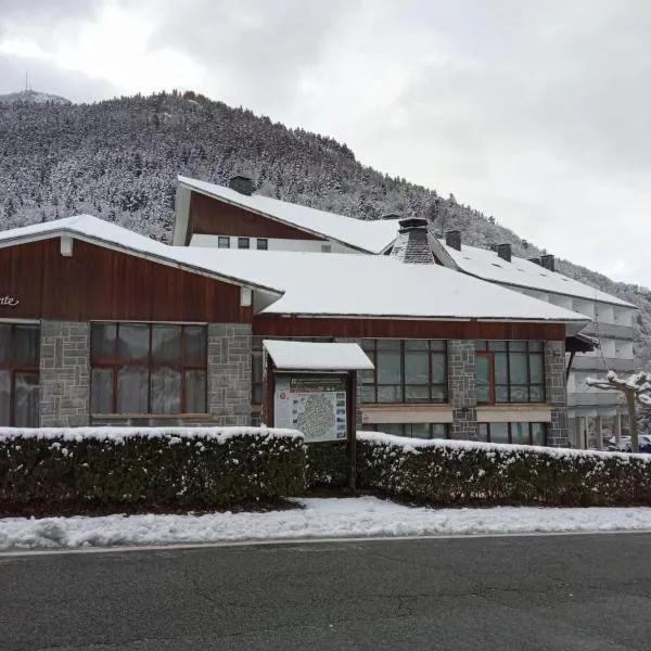 Hotel y Apartamentos SNÖ Isaba，位于伊萨瓦的酒店