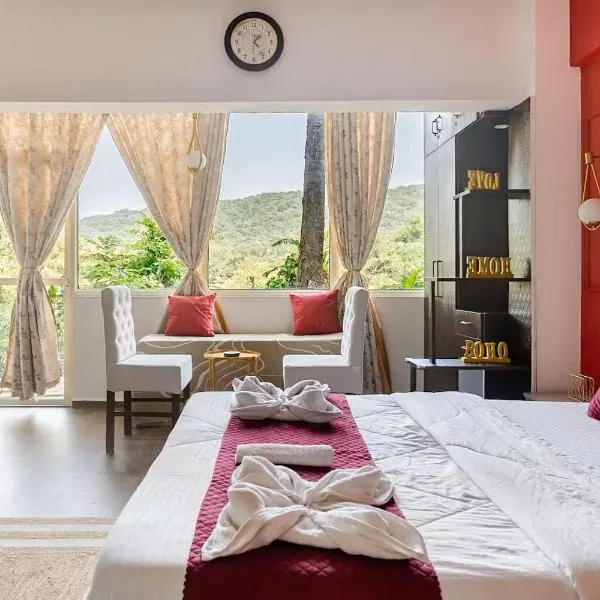 Red Palms by Boho, Forest facing with Kitchen & Pool，位于阿伯来的酒店