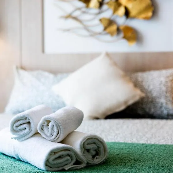 Premium 2BR near Kamala Beach, Pool, Gym & Shuttle Bus，位于普吉镇的酒店