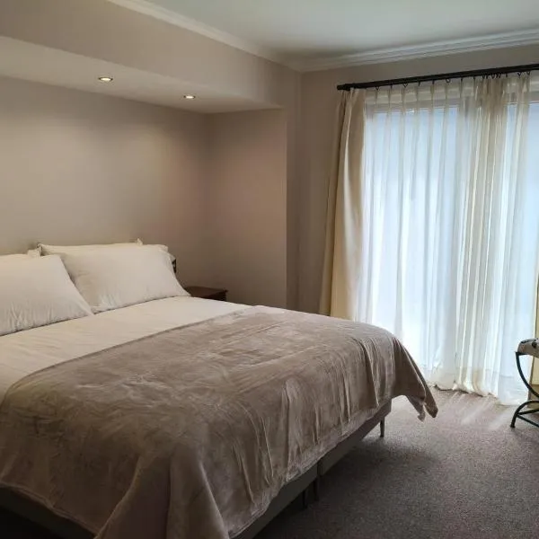 Hotel Colonos Los Angeles，位于洛斯安赫莱斯的酒店