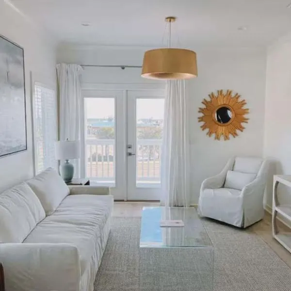 Couples Escape - Water View - King Bed - Pets Welcome w/ Fee，位于Pass Christian的酒店