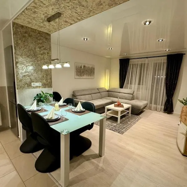 Zentrumsnahe 2-Zimmer FeWO mit Balkon, Garage, Nahe ÖPNV für 4 Personen，位于菲尔特的酒店