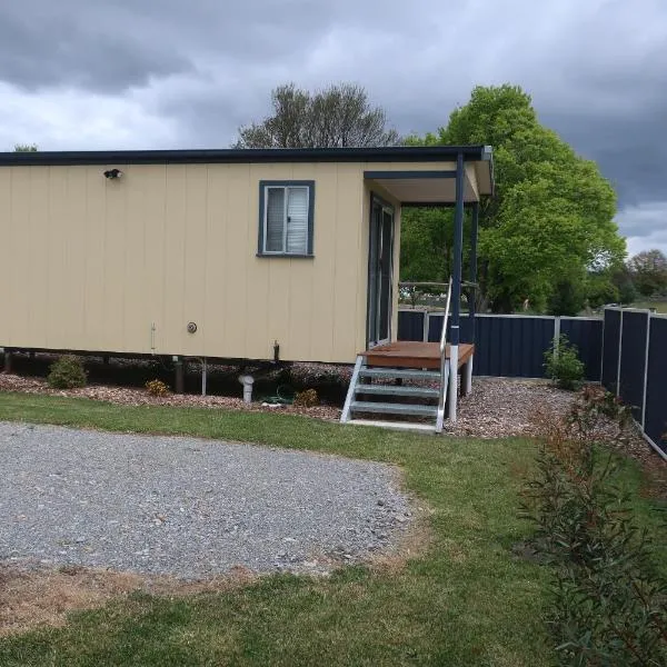 Delegate Studio Cabin，位于Delegate的酒店