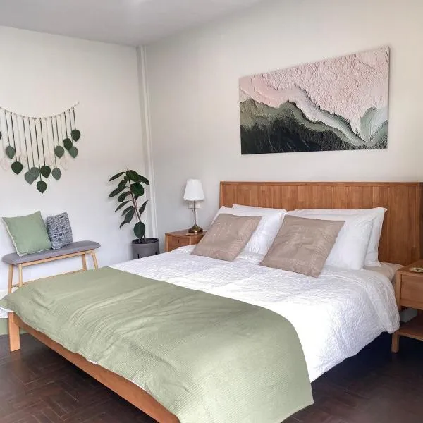 Baan Tonson - Central Nakhon Pathom 2BR Townhouse with AC & Kitchen，位于佛统的酒店