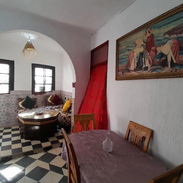 Arch Shared Dorm, Secure & Spacious Dorm for Travelers，位于丹吉尔的酒店