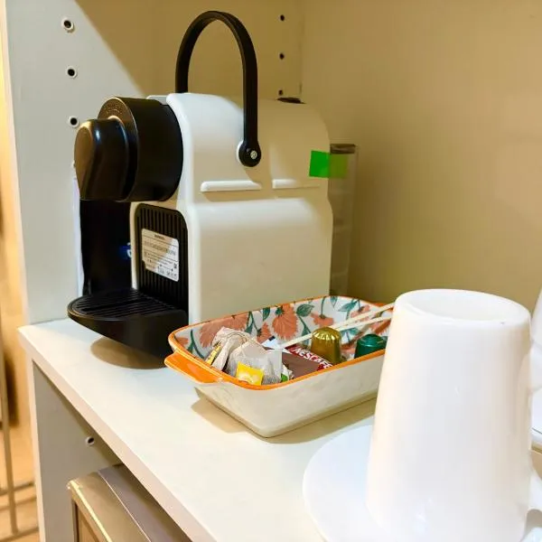 Unit 2H 81 Newport Boulevard Condominium Perfect for Layovers Across NAIA Terminal 3，位于马尼拉的酒店