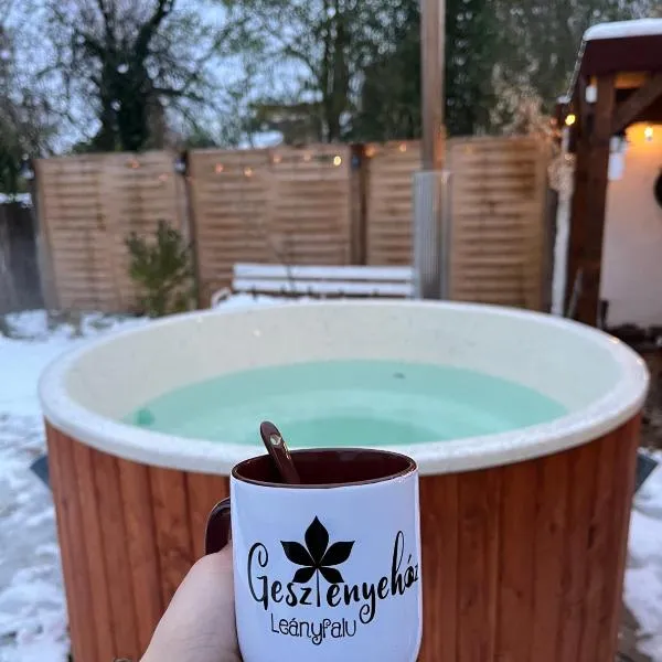 Gesztenyeház vendégház a Dunakanyarban fürdődézsával，位于勒亚尼法鲁的酒店