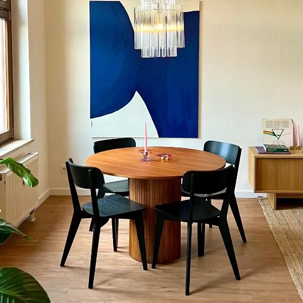 Atelier Noé NOIR - Kunstvoll Wohnen - Wunderbares Frühstück möglich - Ruhig und nah am Zentrum -，位于开姆尼茨的酒店