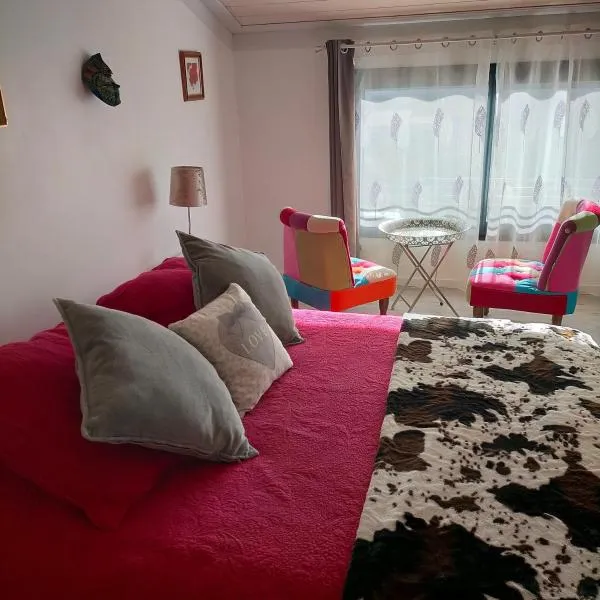 Alaric Lodge: gîte champêtre avec parking privé.，位于Comigne的酒店