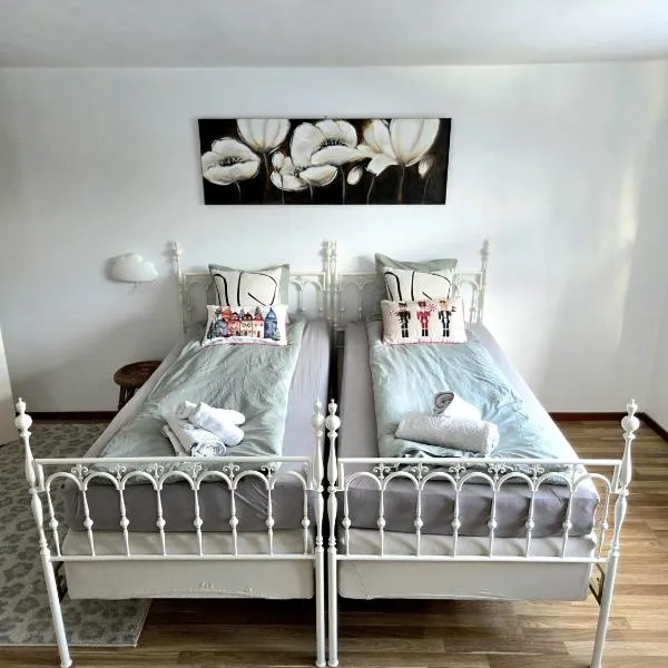 M & M home，位于卡尔斯港的酒店