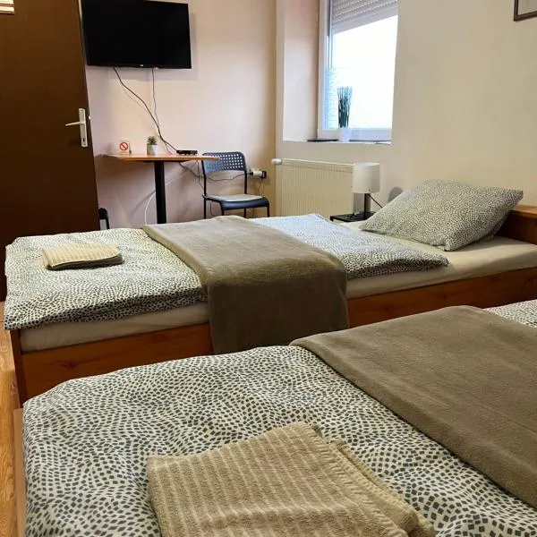 Rooms with private Bathroom & Free Parking ''Sobe Zoka,,，位于苏博蒂察的酒店