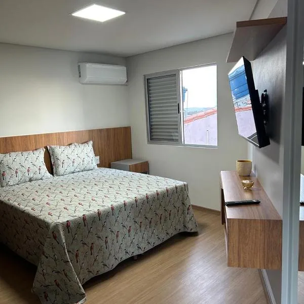 Kitnet cobertura Centro Bom Despacho，位于Bom Despacho的酒店