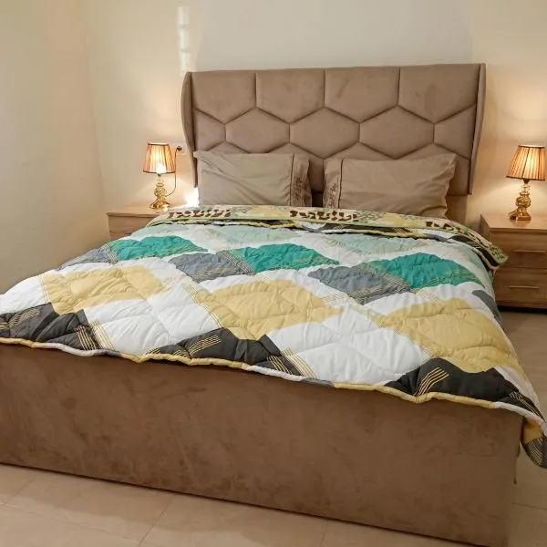 Appartement rez-de-chaussée au centre-ville，位于胡塞马的酒店